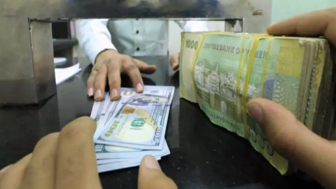انفجار أسعار الصرف في عدن: الريال السعودي يسجل 413 والدولار 1577